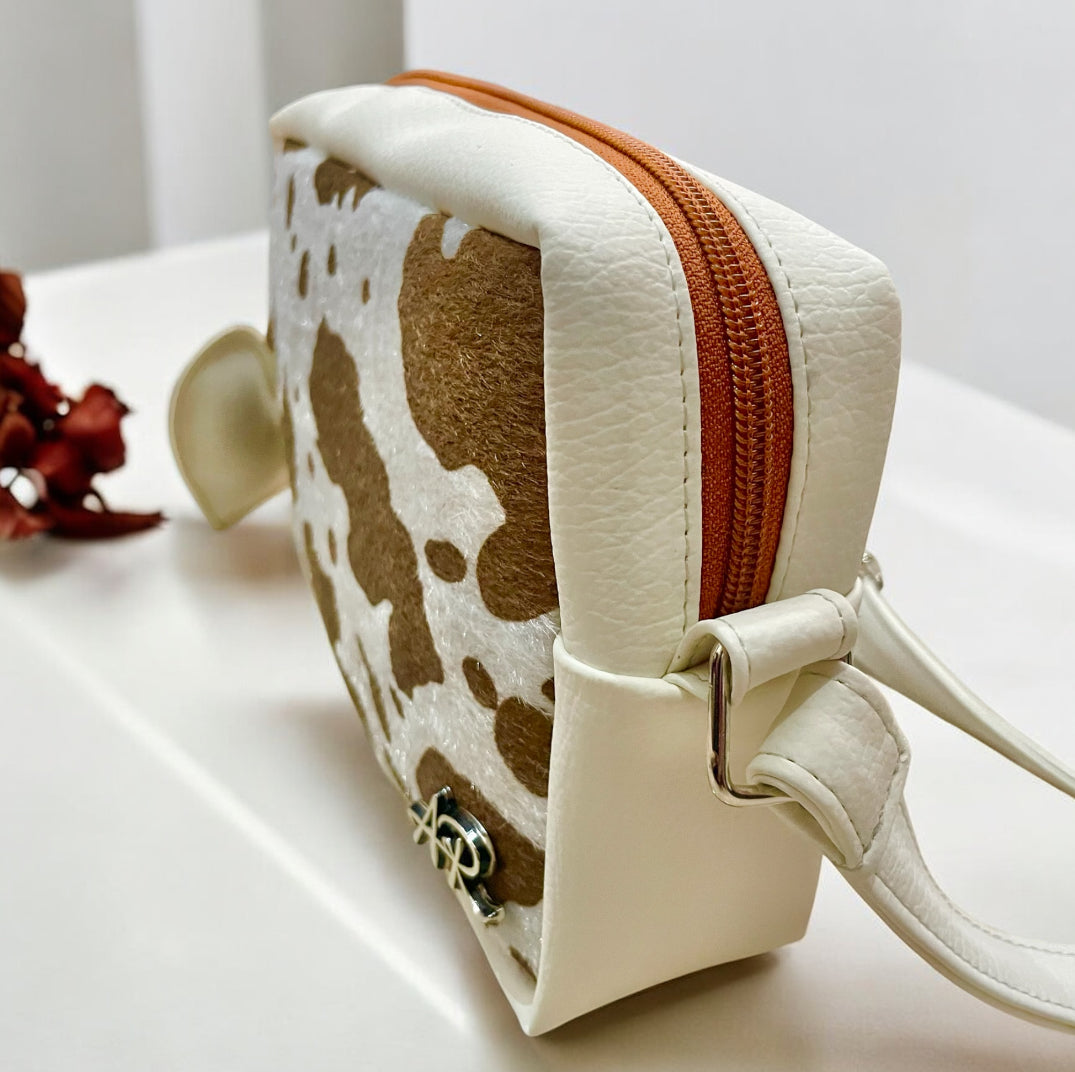 Bandolera Cow print + Charms